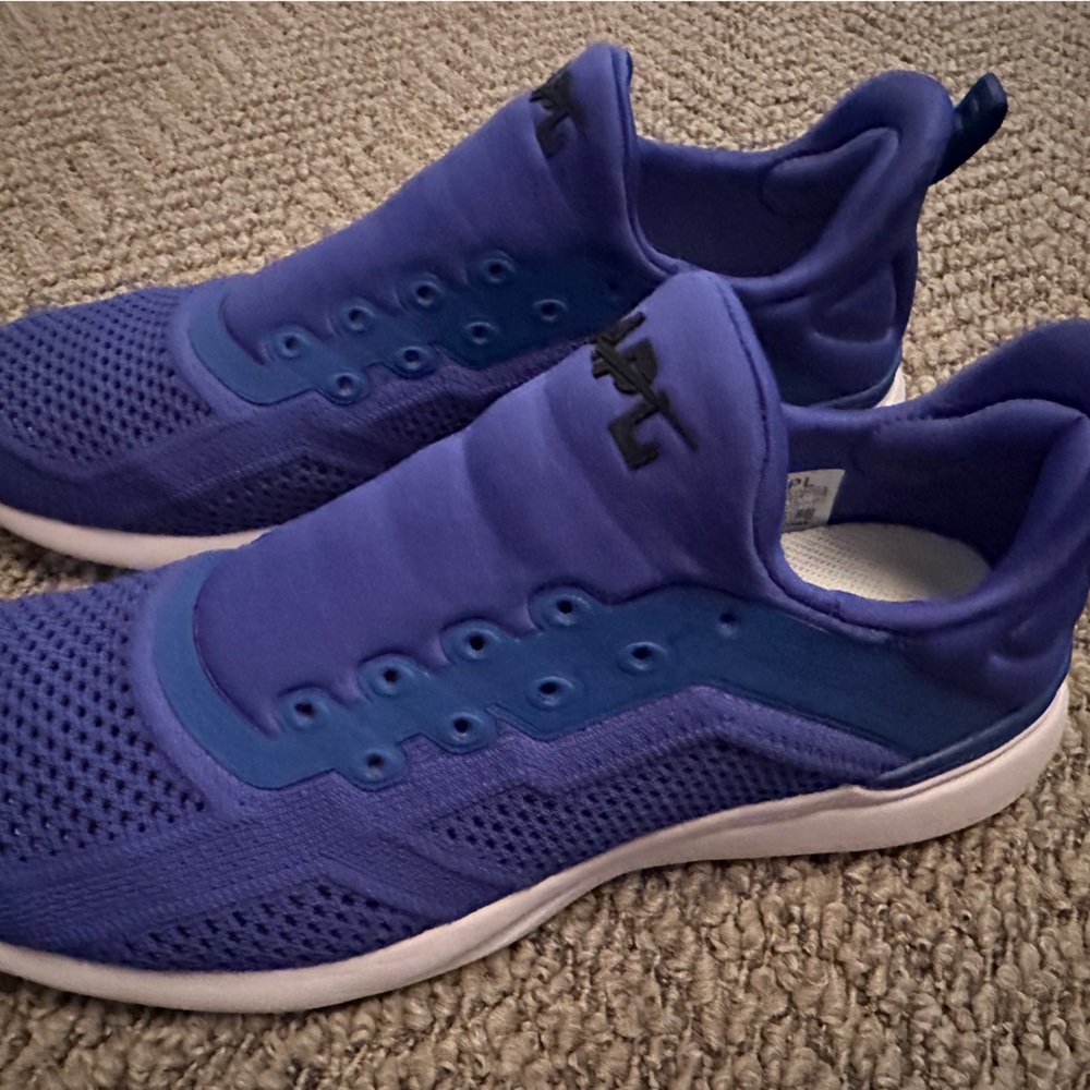 APL Techloom Tracer Mens Running Shoes (Size 10.5) - new wore once indoors